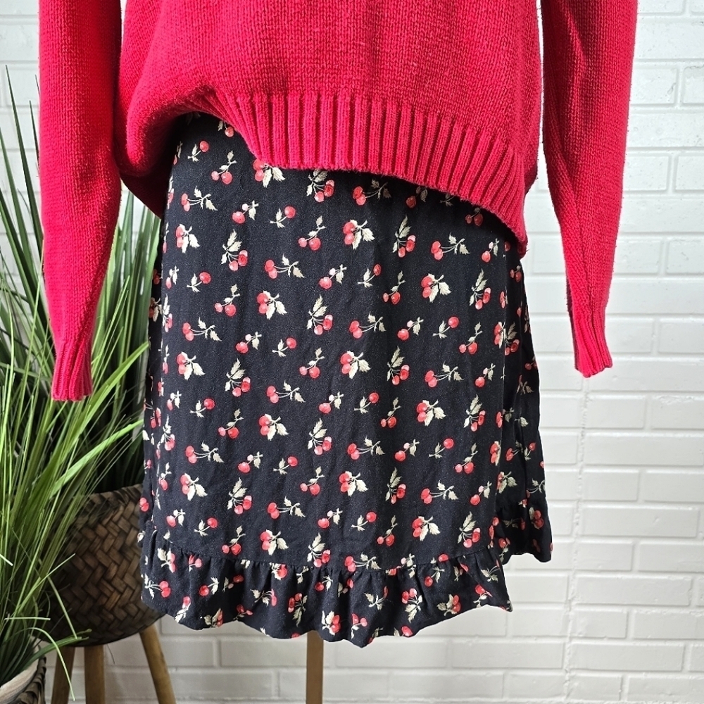 Abercrombie And Fitch Cherry Print Black Mini Skirt Size Extra Small